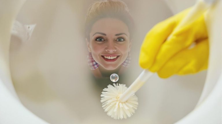 Hoe een druppel afwasmiddel in het toilet een onverwacht groot effect veroorzaakt